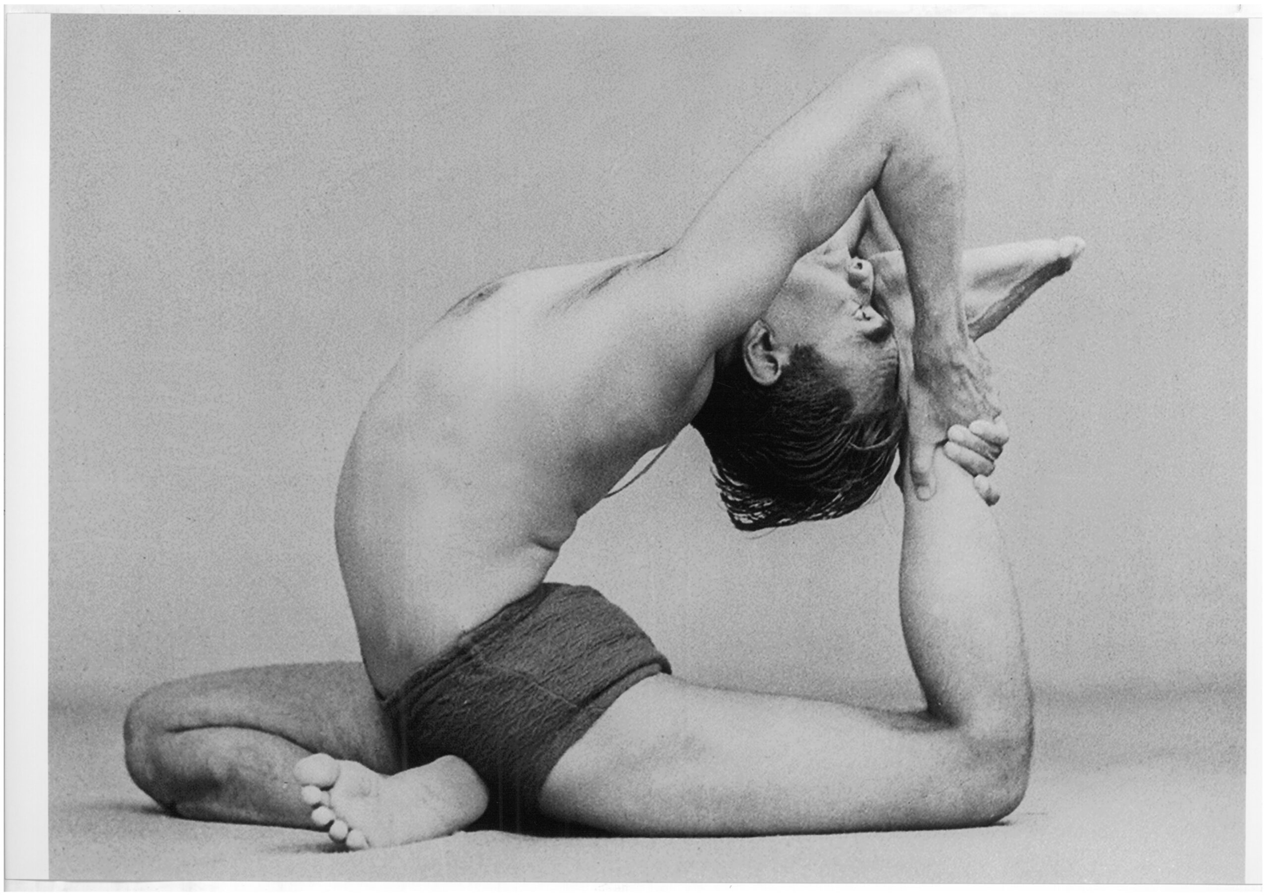 El yoga Iyengar como terapia emocional: cómo la quietud del cuerpo calma la mente